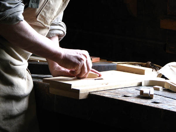 Ofrecemos un servicio de <strong>carpinterÃ­a  de madera y ebanisterÃ­a en Ezcaray</strong> adaptado a las necesidades del <strong>cliente</strong>.